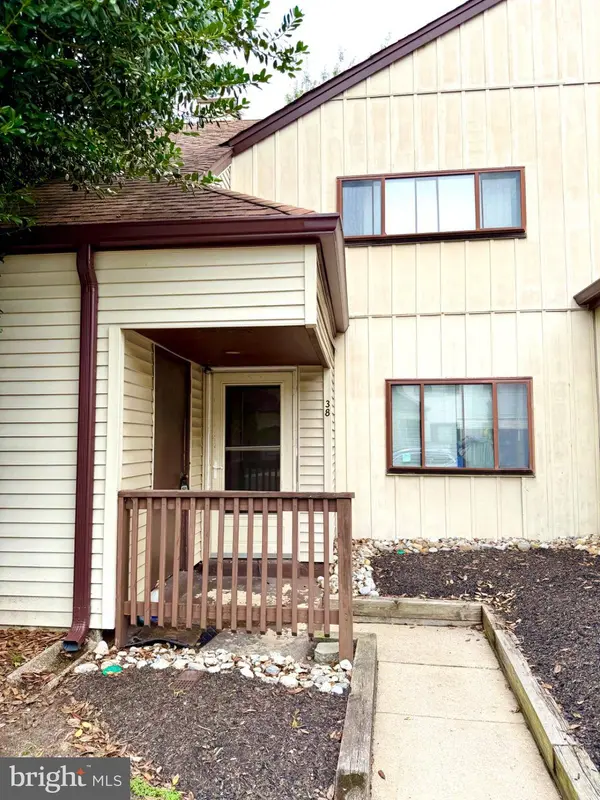 38 CHISWICK DR