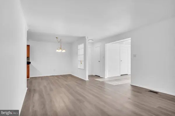 21 UXBRIDGE PL, Sewell, NJ 08080