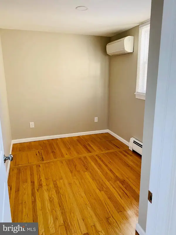 1703 HOLLYWOOD AVE, Blackwood, NJ 08012