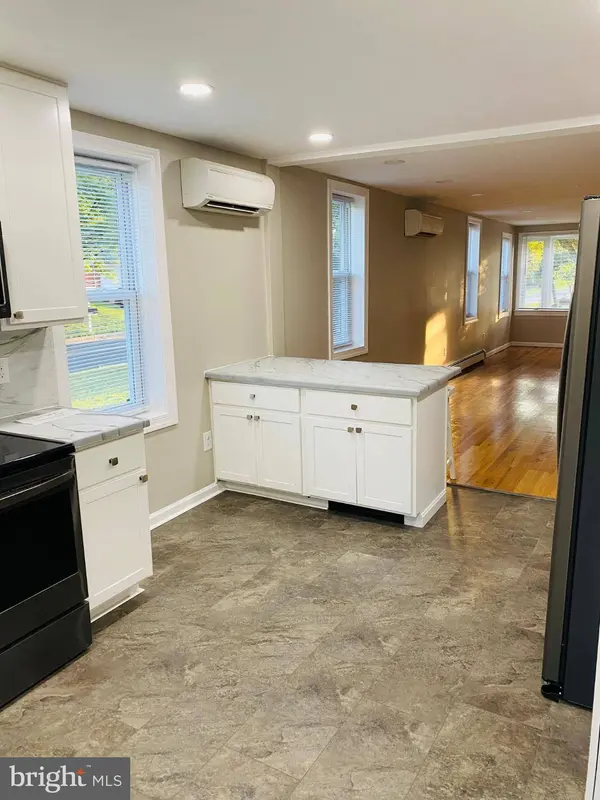 1703 HOLLYWOOD AVE, Blackwood, NJ 08012