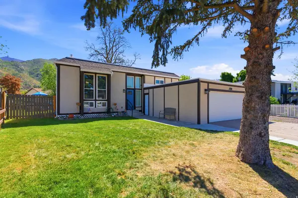 5756 S WILLOWOOD LN E, South Ogden, UT 84403