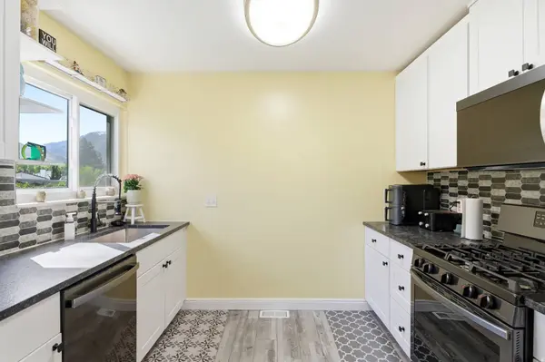 5756 S WILLOWOOD LN E, South Ogden, UT 84403