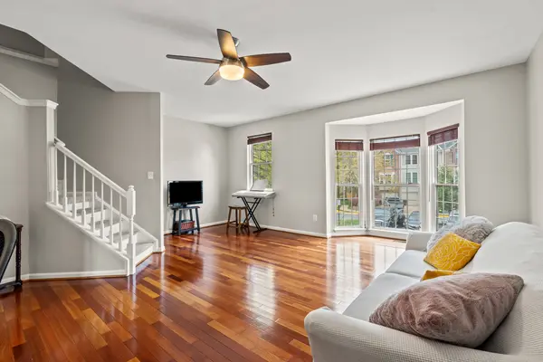 8294 Jakes Pl, Alexandria, VA 22309-3656