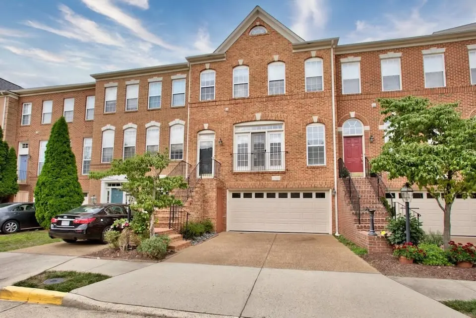 Hawksbury Ter, Ashburn, VA 20148