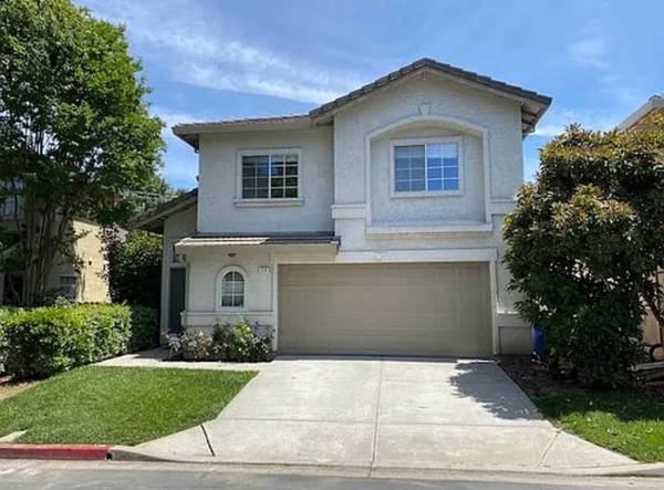 210 Ivywood Dr, Walnut Creek, CA 94598-1027