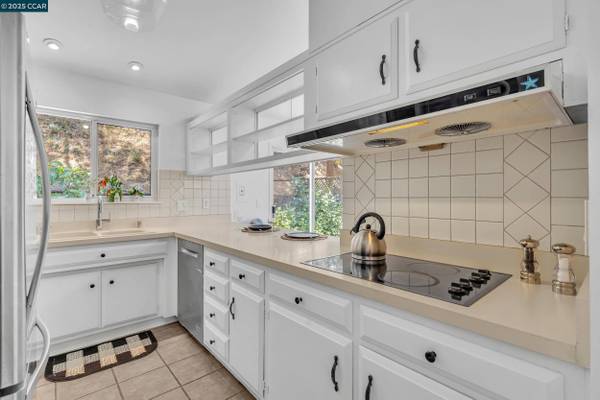 2690 Doidge Ave, Pinole, CA 94564