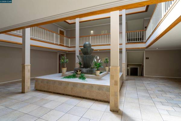 466 Crescent St #306, Oakland, CA 94610