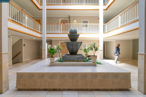 466 Crescent St #306, Oakland, CA 94610