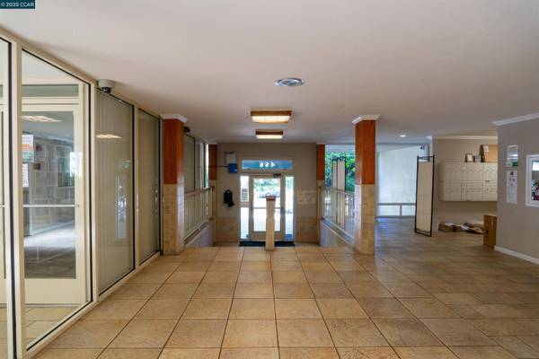 466 Crescent St #306, Oakland, CA 94610