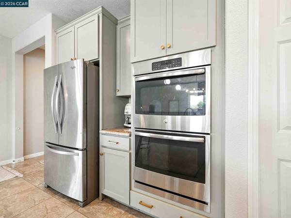 2433 Sanders Ln, Fairfield, CA 94533