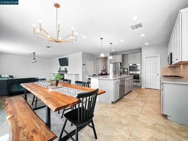 2433 Sanders Ln, Fairfield, CA 94533