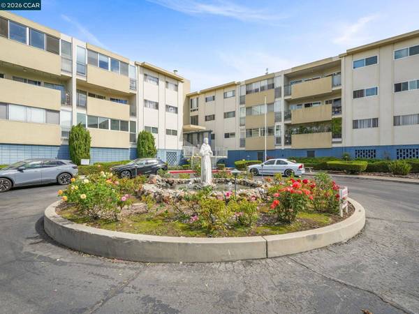 2137 Otis Dr #111, Alameda, CA 94501