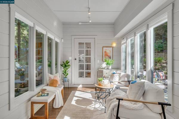 2633 Chelsea Dr, Oakland, CA 94611