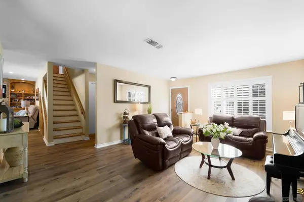 9874 Via Francis, Santee, CA 92071