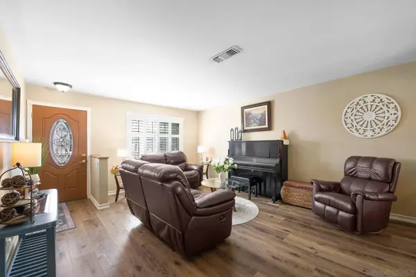 9874 Via Francis, Santee, CA 92071