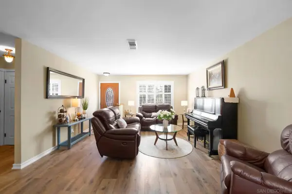 9874 Via Francis, Santee, CA 92071