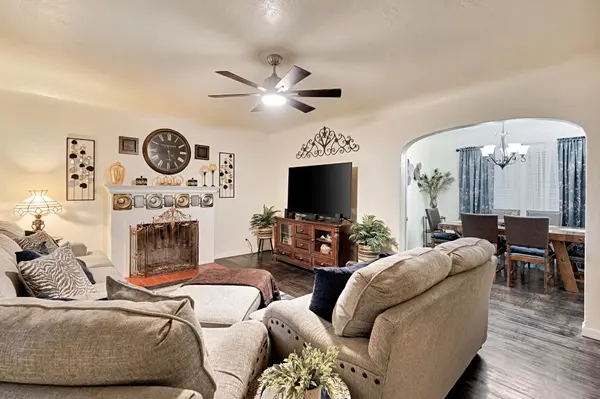 1620 E Michigan Ave, Fresno, CA 93704-5739
