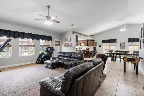 7495 W San Bruno AVE, Fresno, CA 93723