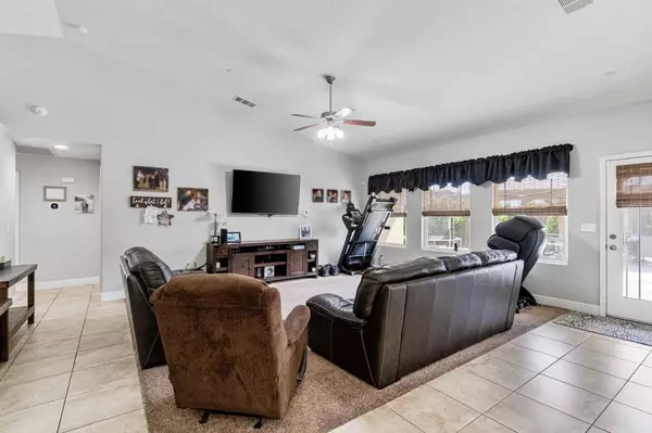 7495 W San Bruno AVE, Fresno, CA 93723