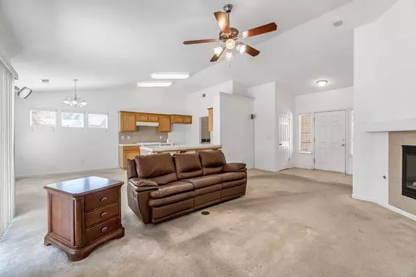 5565 W Lamona AVE, Fresno, CA 93722