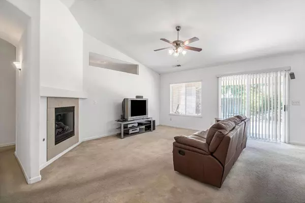 5565 W Lamona AVE, Fresno, CA 93722