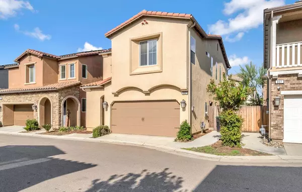 867 Fir ST, Madera, CA 93636