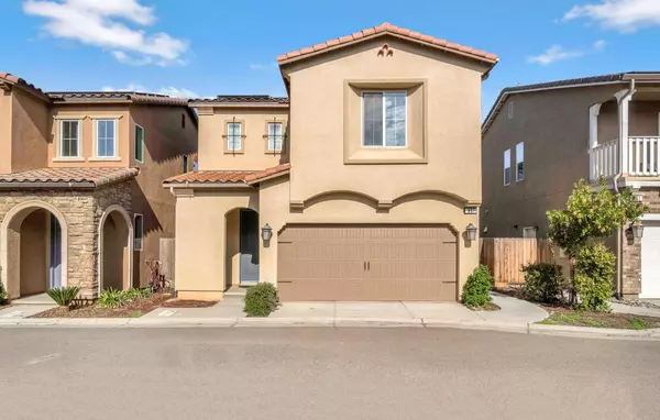 867 Fir ST, Madera, CA 93636