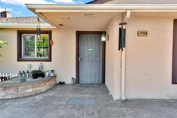 1758 Barstow AVE, Clovis, CA 93611