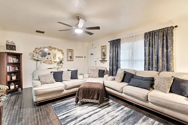 1620 E Michigan Ave, Fresno, CA 93704-5739