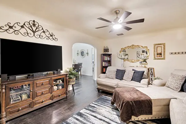1620 E Michigan Ave, Fresno, CA 93704-5739