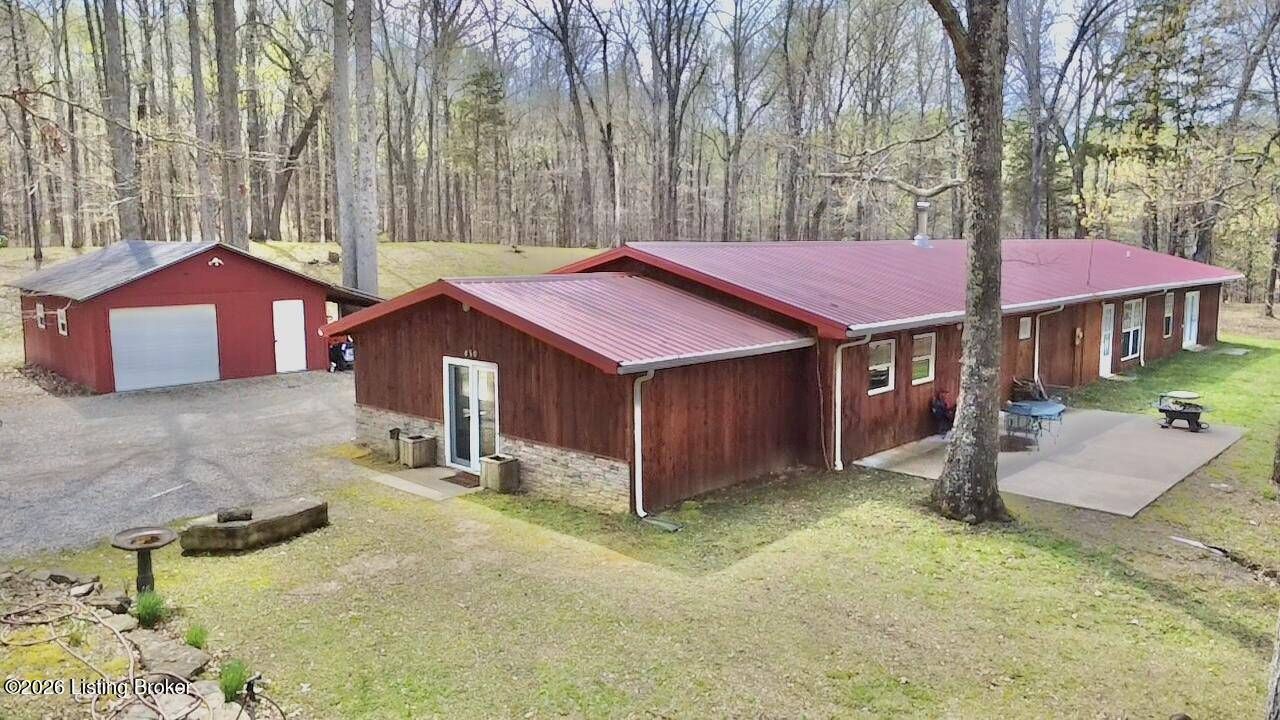 Front exterior of family home on Cedar Hill Dr Elizabethtown KY