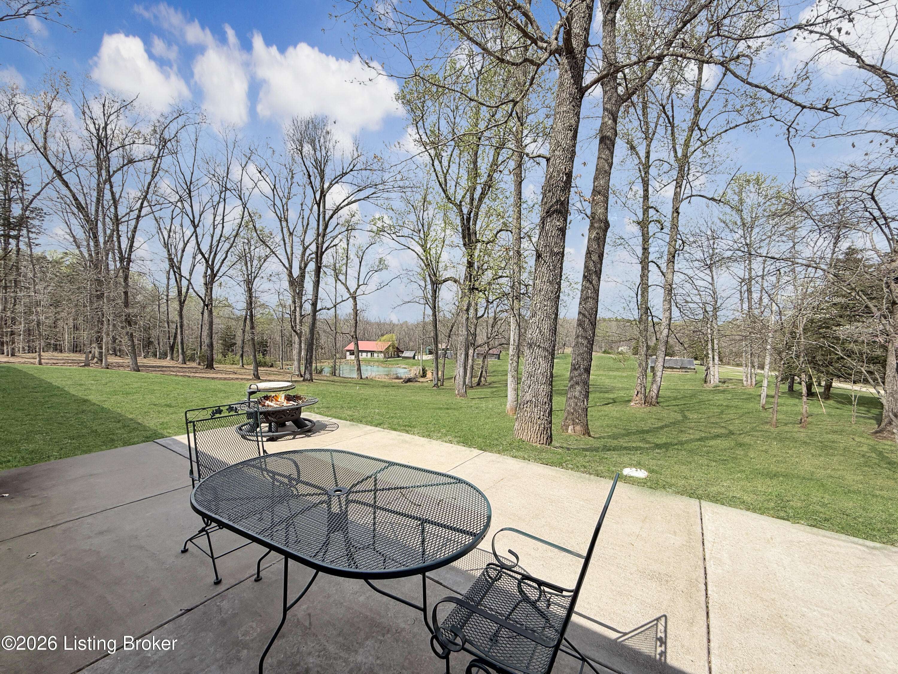 Backyard with large yard space in Hardin County property