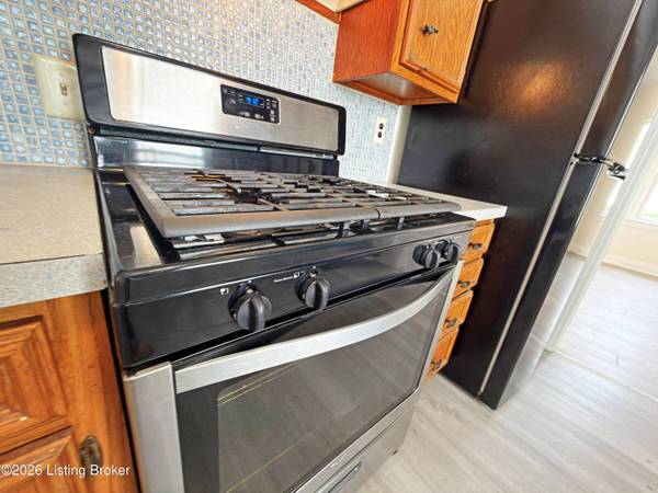 1028 Berry Blvd, Louisville, KY 40215