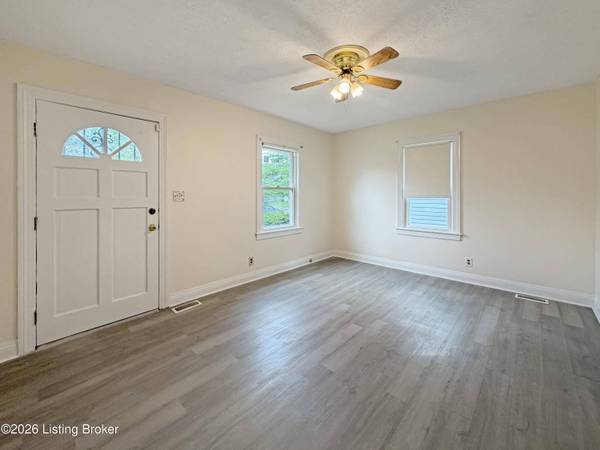 1028 Berry Blvd, Louisville, KY 40215