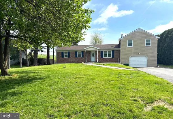 35 S BRICK LN, Elverson, PA 19520