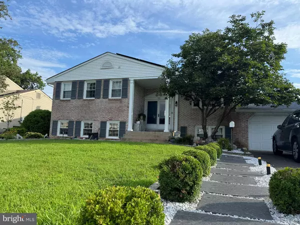 20 PEBBLE LN, Cherry Hill, NJ 08002