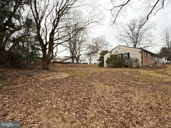 800 FALCON LN, West Chester, PA 19382