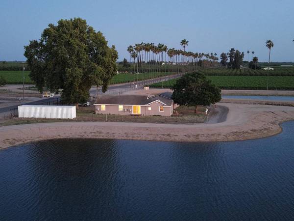 2545 N Siskiyou AVE, Kerman, CA 93630