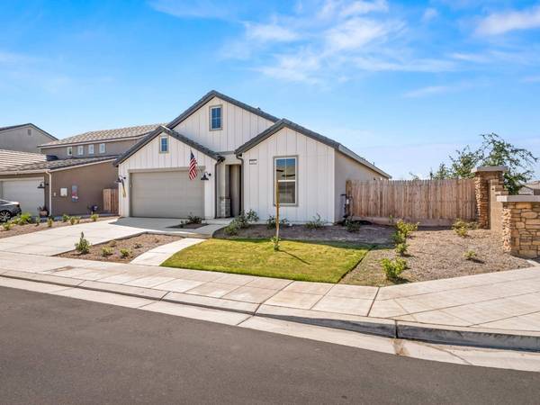 1094 Sawtooth DR, Madera, CA 93636