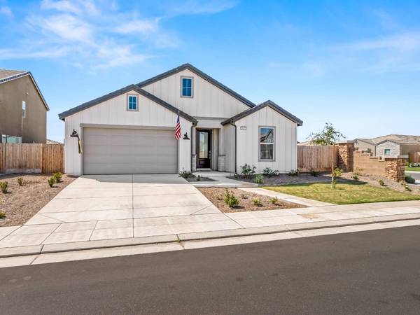 1094 Sawtooth DR, Madera, CA 93636