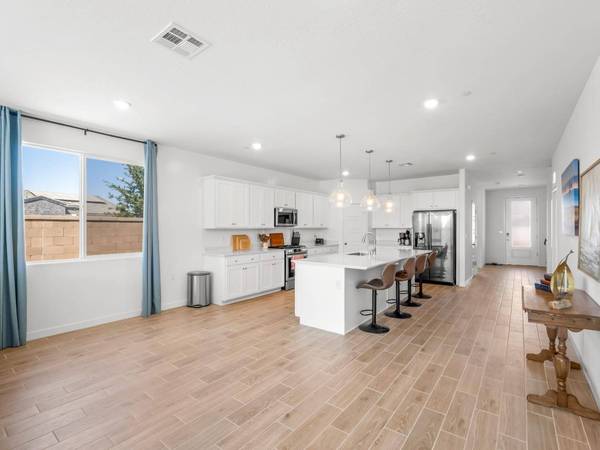 1094 Sawtooth DR, Madera, CA 93636