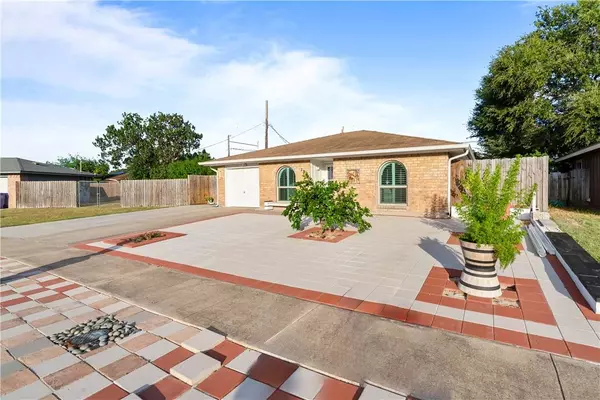 2806 Ransom Island DR, Corpus Christi, TX 78418