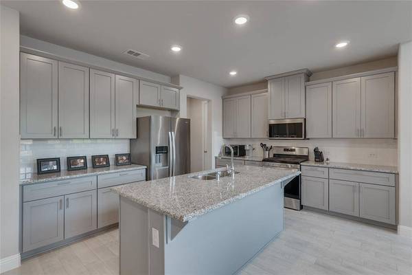 509 Hutchinson Lane, Lewisville, TX 75077