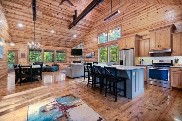 250 Almond LN, Broken Bow, OK 74728