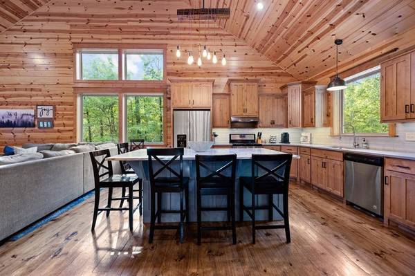 250 Almond LN, Broken Bow, OK 74728