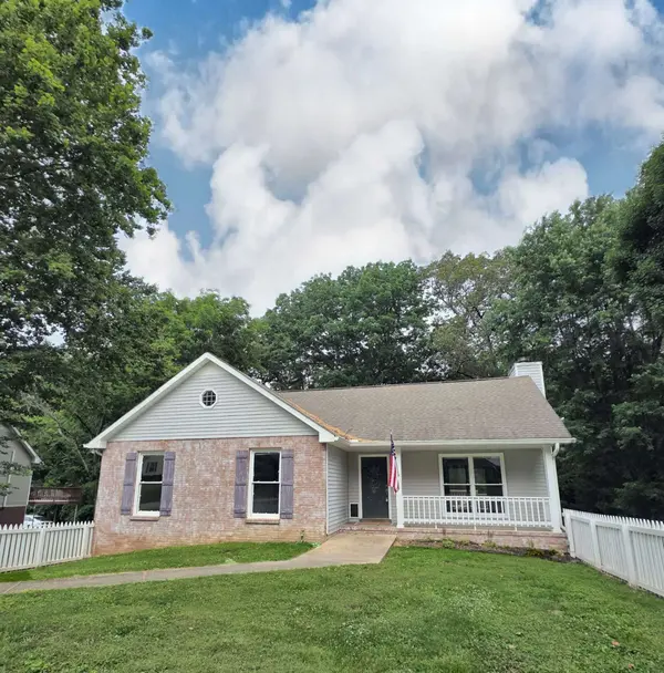 810 Burton Trl, Adams, TN 37010