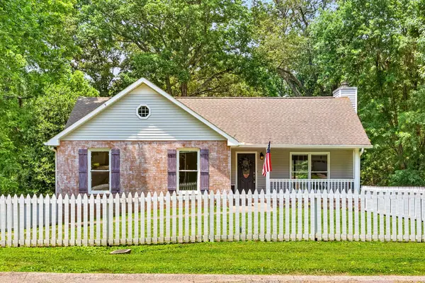 810 Burton Trl, Adams, TN 37010