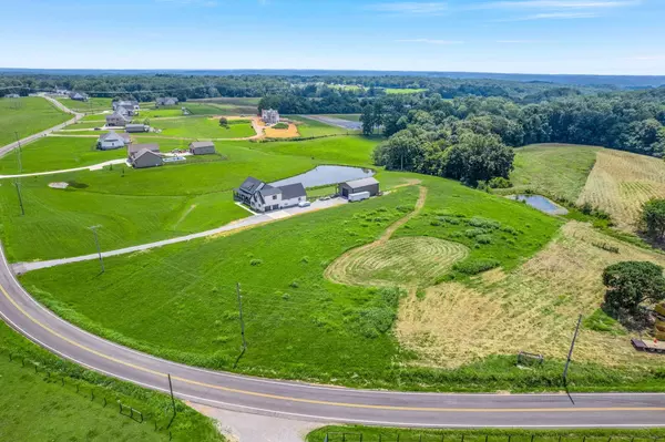 4 Hickory Point Rd, Clarksville, TN 37043