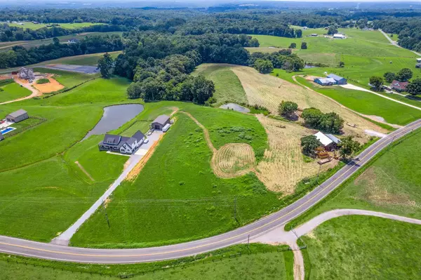 4 Hickory Point Rd, Clarksville, TN 37043