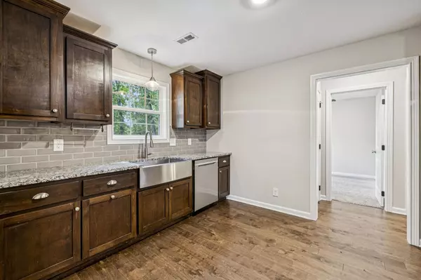 1208 Rich Ellen Dr, Palmyra, TN 37142